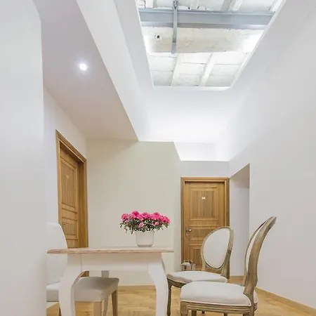 La Maison D'art Pantheon Hotel